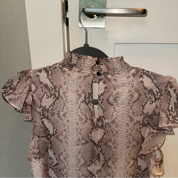 1.STATE Keyhole Flutter Sleeve Smocked Neck Silky Snake Ballet Dust Pink… - Picture 4 of 7